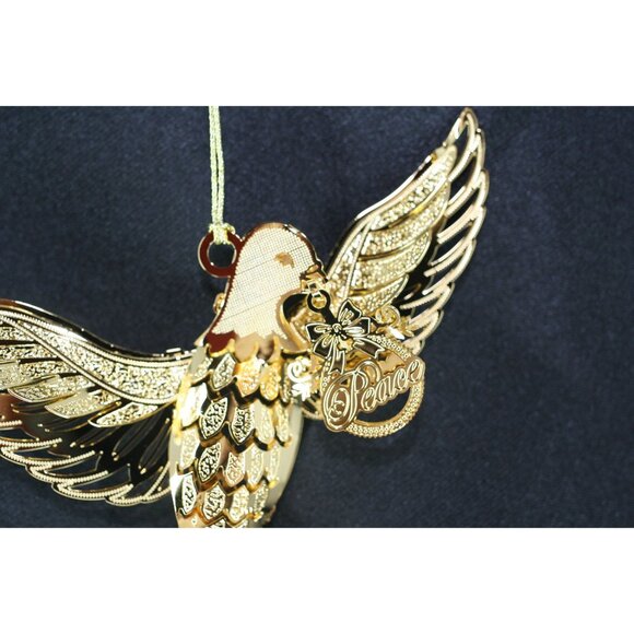 Danbury Mint 2019 Gold-Plated Dove Christmas Ornament With "Peace" Charm - Picture 2 of 3